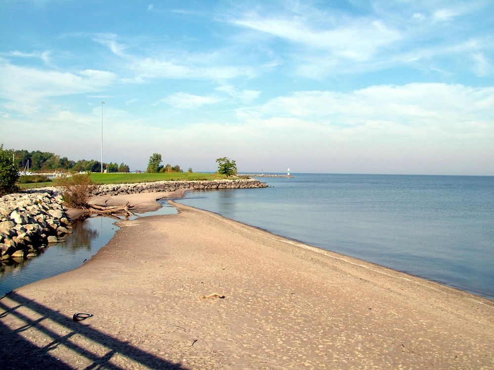 Geneva beach inn Ohio with sandy shore and blue Lake Erie waters.