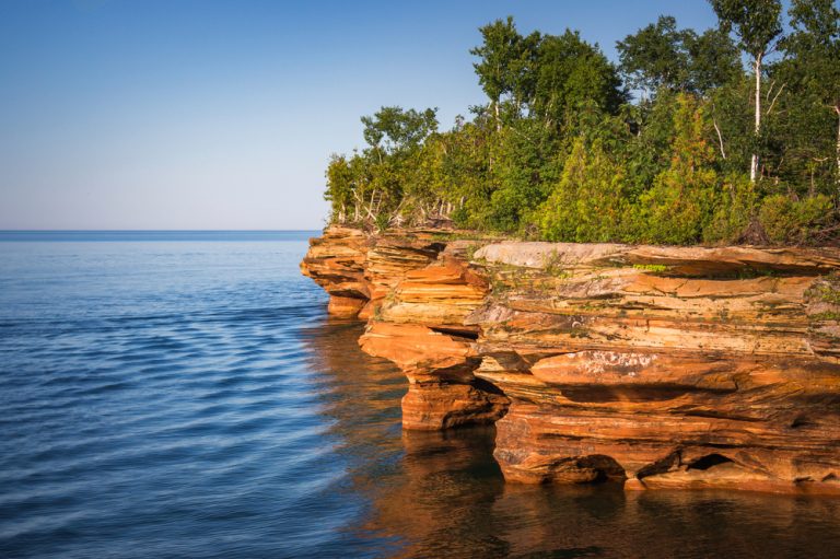 Red rock formations of Pictured rocks.