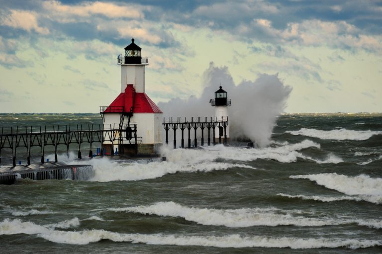 11 Coolest Lighthouses In Michigan - Midwest Explored