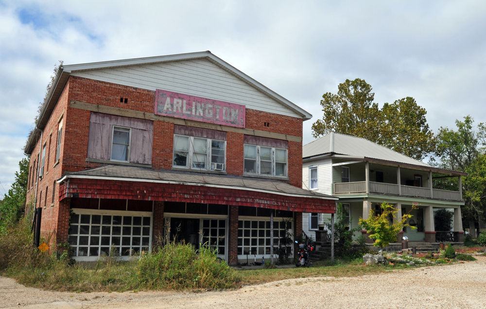 An abandoned building in the ghost town of Arlington Missouri