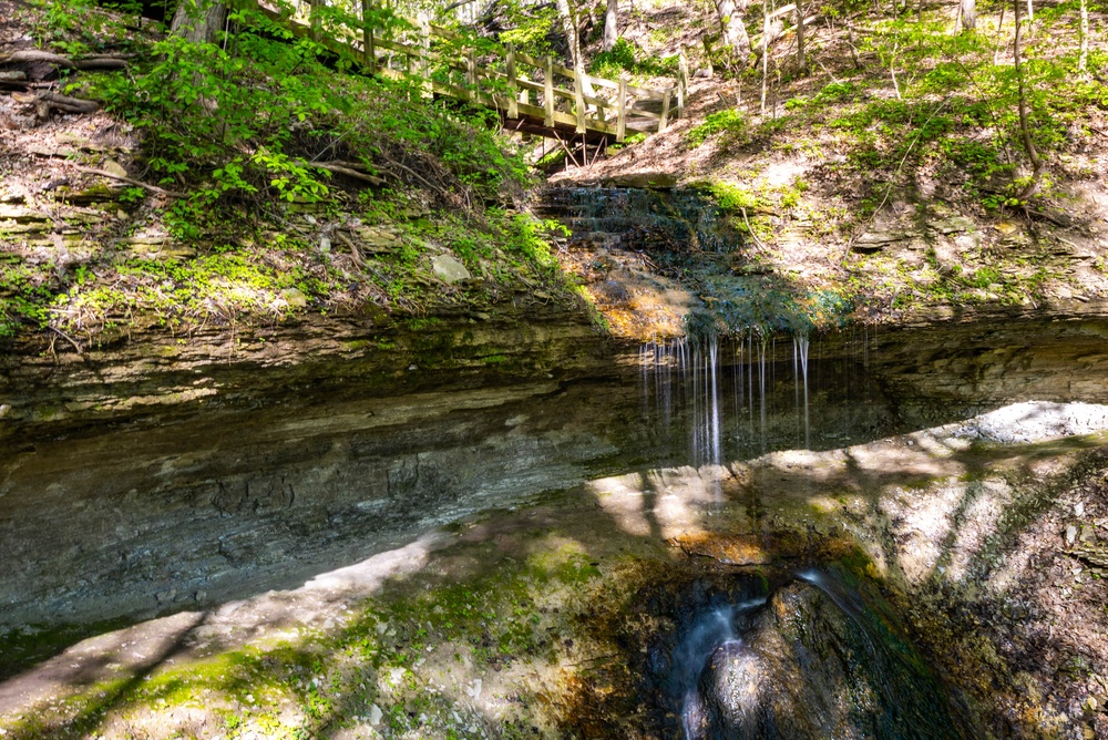 Bridal Veil Falls at Pikes Peak State Park in Iowa natural landscape setting. One of the best waterfalls in Iowa