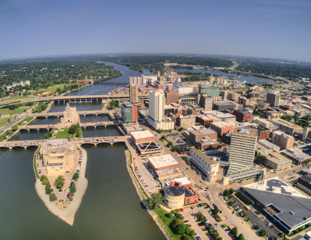 An aerial photo of Cedar Rapids Iowa on a sunny day cities in the midwest