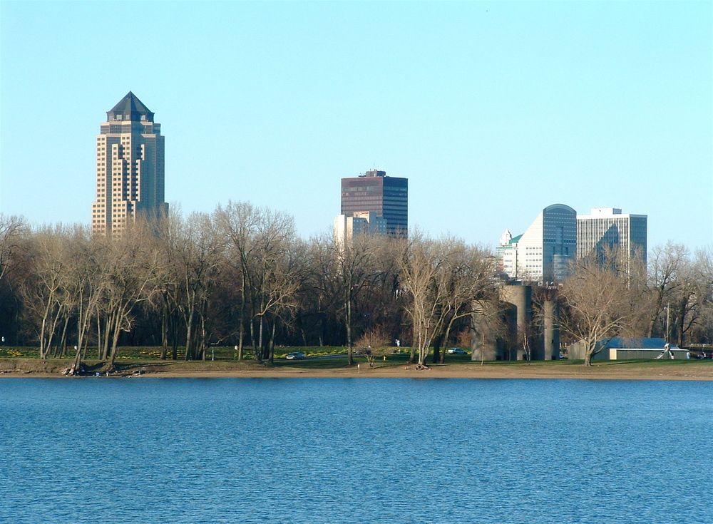 Gray’s Lake with trees and skyscrapers on the other side.