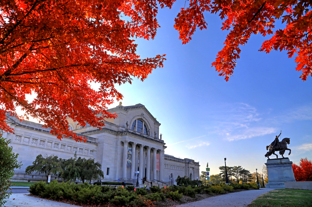 The St. Louis Art Museum with red leaves in the foreground.