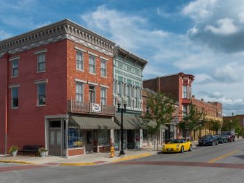 Cute, historic buildings i ndowntown Hannibal, one of the best small towns in Missouri.