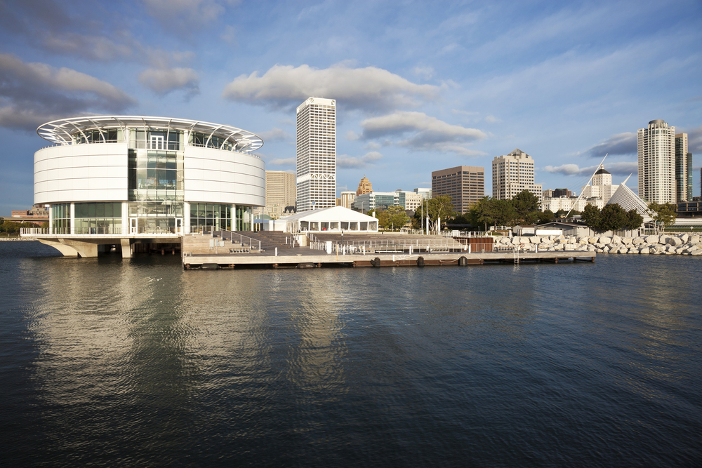 The lakefront with the art museum and the discovery center with buildings in the background