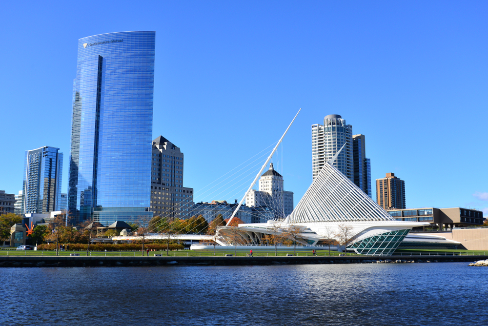 Looking over the water at the Milwaukee Art Museum and the skyline of Milwaukee.