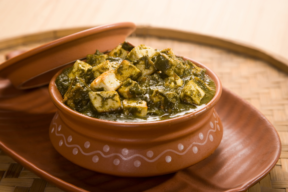 cottage cheese and spinach curry served in an earthern pot restaurants in sioux city