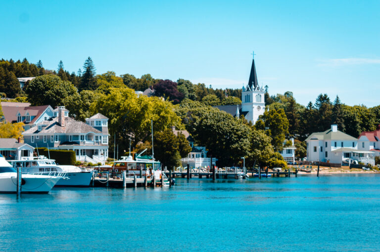 15 Best Beach Towns In Michigan - Midwest Explored