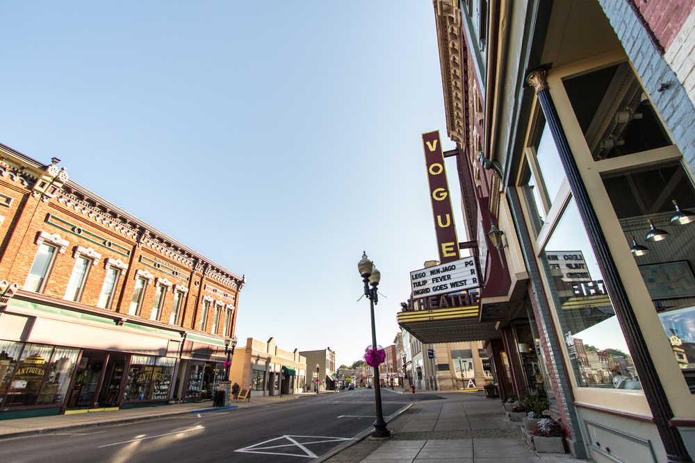  Street view of downtown Manistee, Michigan. Located on the shores of Lake Michigan