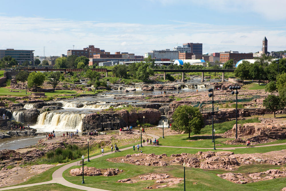 Soiux Falls Park in Sioux Falls, South Dakota, USA with city skyline in the background. The article is about restaurants in Soiux Falls. 