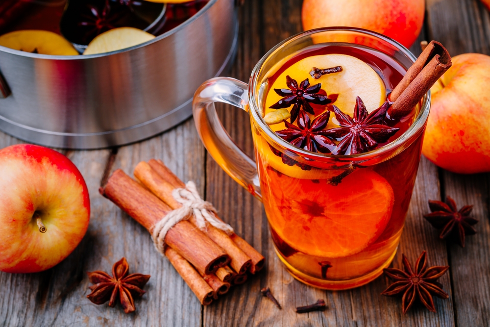 Apple cider with cinnamon sticks and cloves