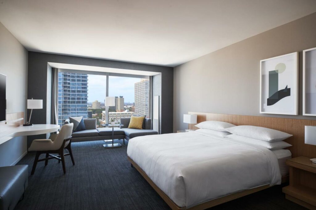 Large room at the Marriott Marquis Chicago with city views.