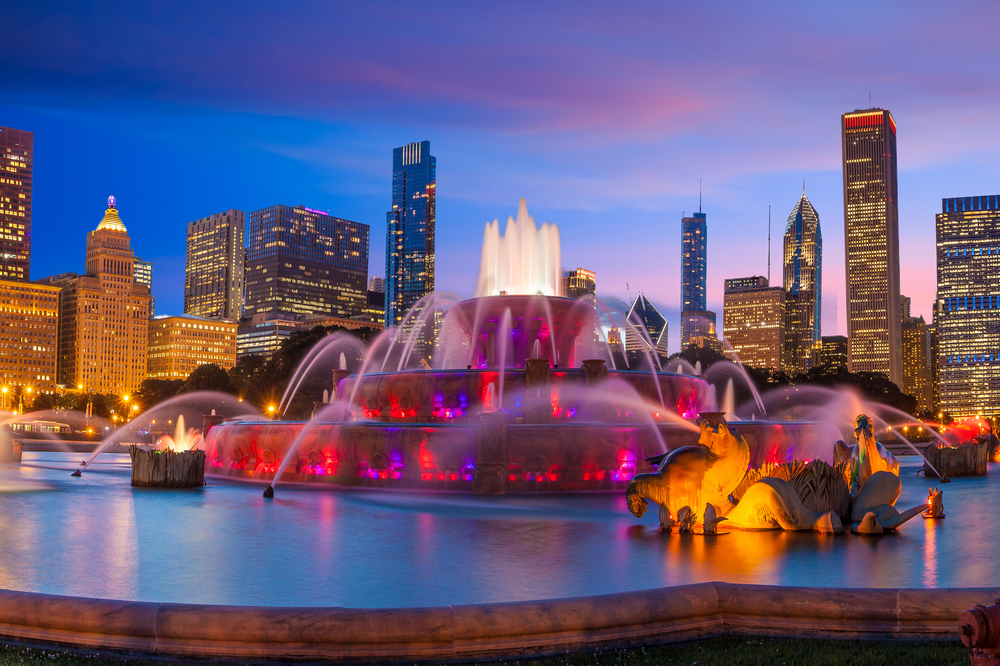The Buckingham Fountain putting on a light and water show at twilight in Chicago