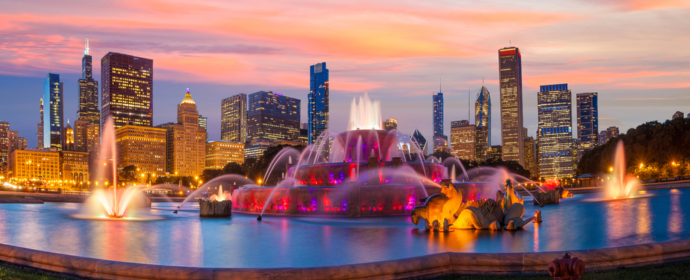 The Buckingham Fountain during a light show as the sun is setting during a weekend in Chicago