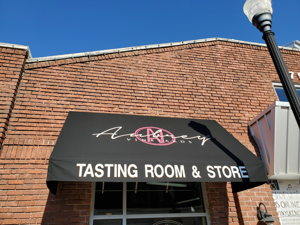Sign for Aubrey Vineyards Tasting Room and Store. Visiting here is one of the thgins to do in Overland Park. 