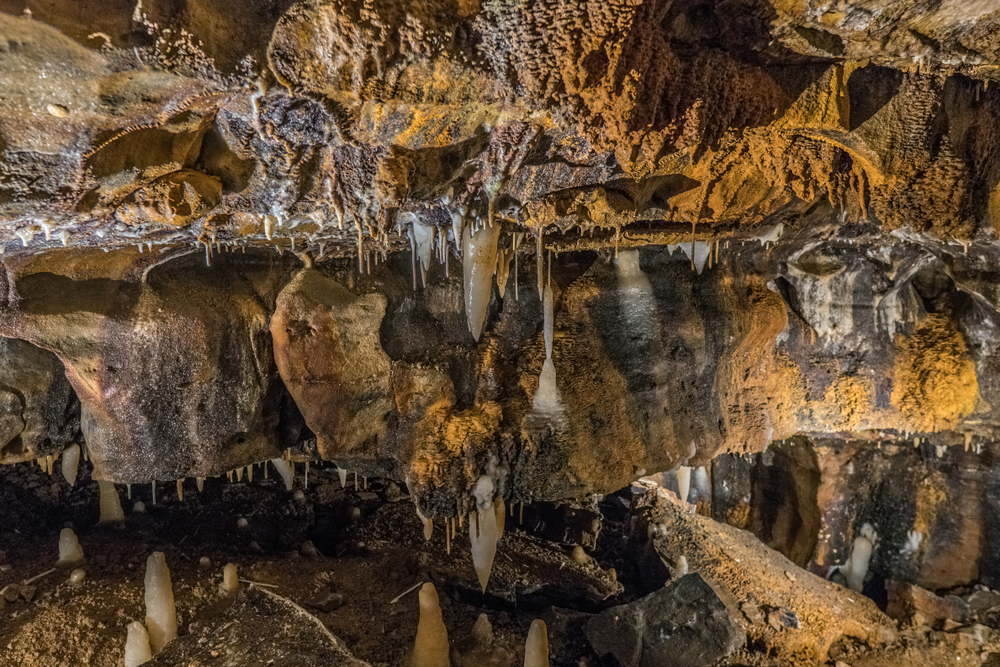 The view of different rock formations in all different colors inside the Ohio Caverns