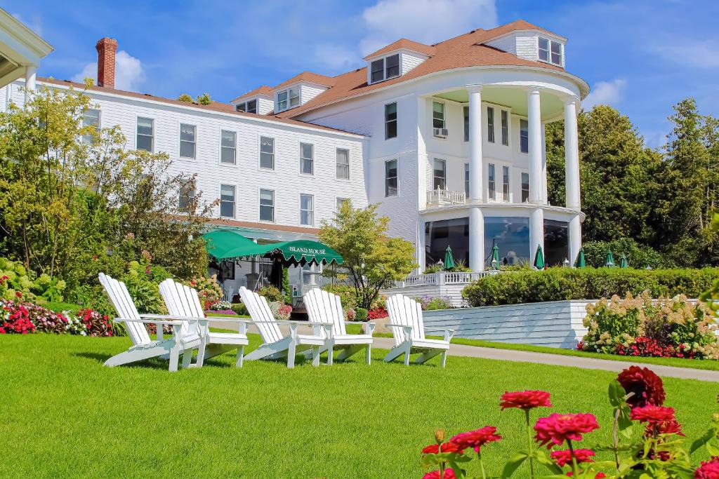 Front of the Island House Hotel with chairs on the lawn.