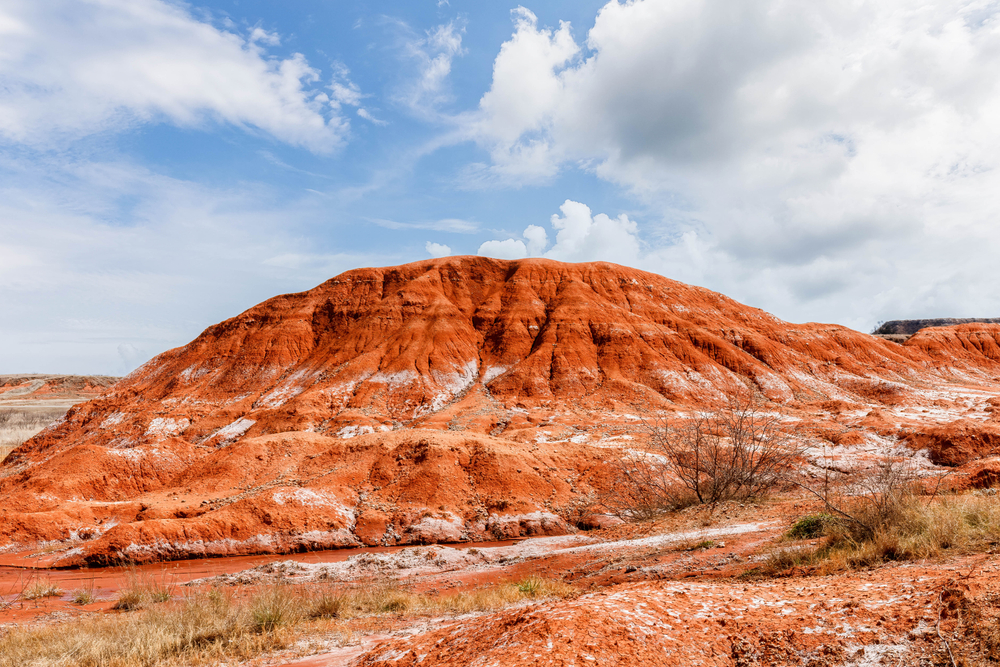 A rugged, red rock mesa in Gloss Mountain State Park in Oklahoma.