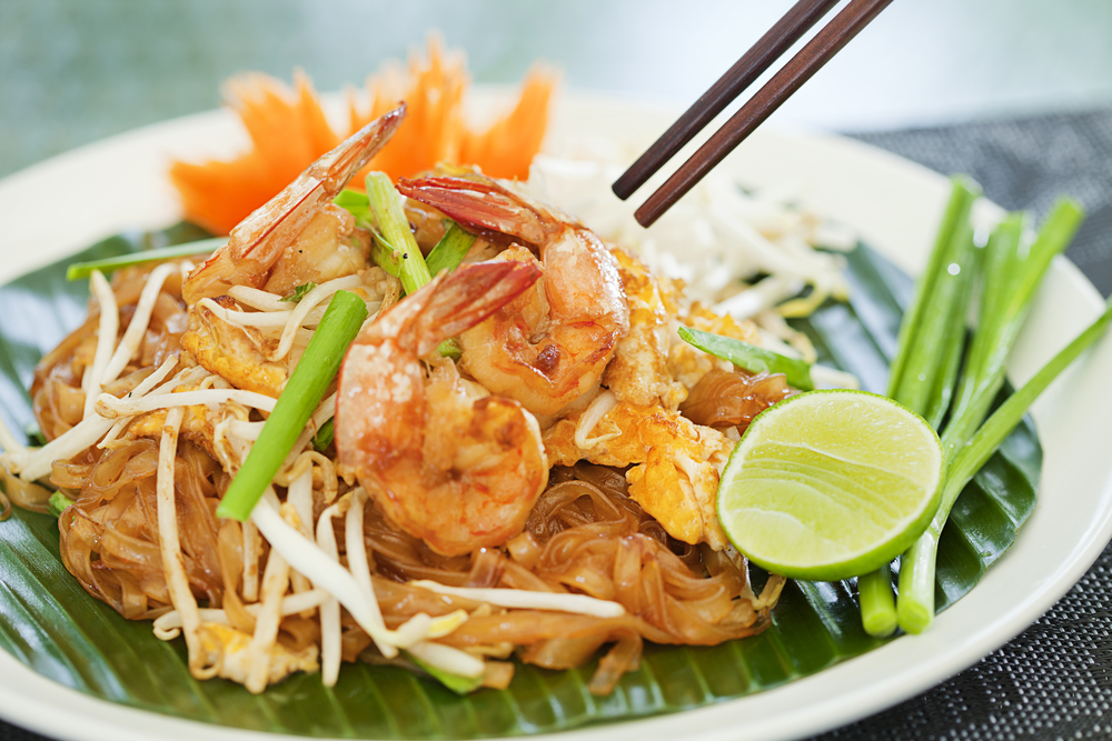 A plate of pad Thai with shrimp.