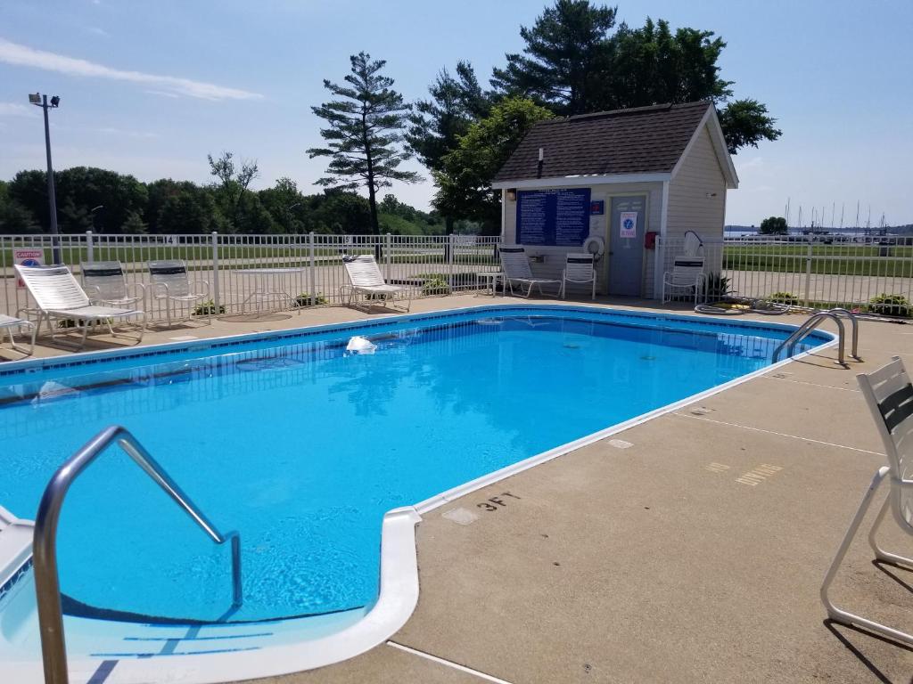 A swimming pool at one of the resorts in Illinois. There are chairs around the pool. 