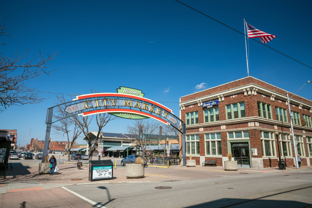 Arched sign reading, "Historic City Market" at the entrance to the City Market, one of the best attractions in Kansas City.