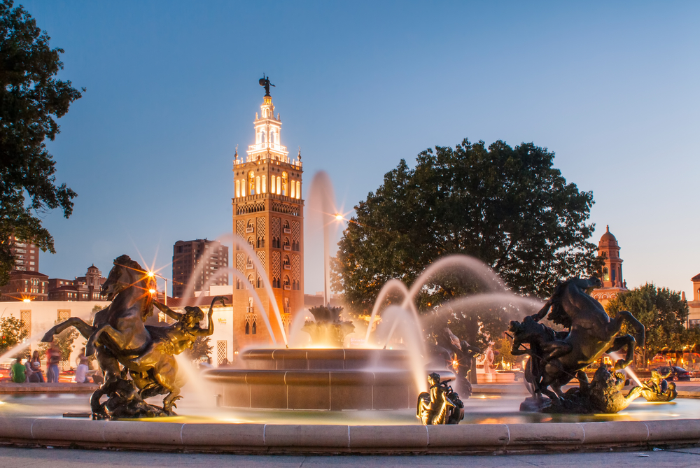 Fountain with horse statues at sunset at the Country Club Plaza, one of the best attractions in Kansas City, Missouri.