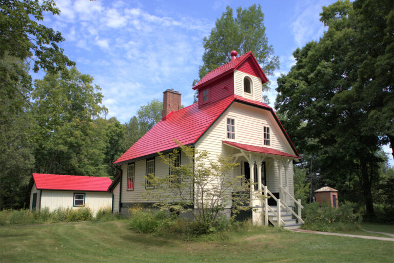 10 Best Lighthouses In Door County WI To Explore Midwest Explored   Lighthouses In Door County Range 768x512 