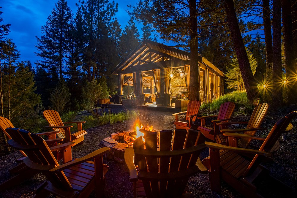 Picture of luxury tent and firepit.